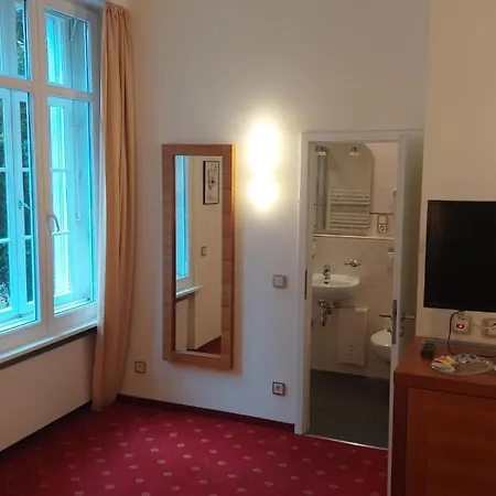 Villa, 26, Dz Apartment Leverkusen