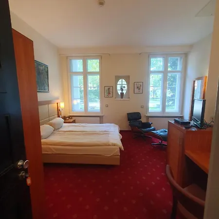 Villa, 26, Dz Apartment Leverkusen